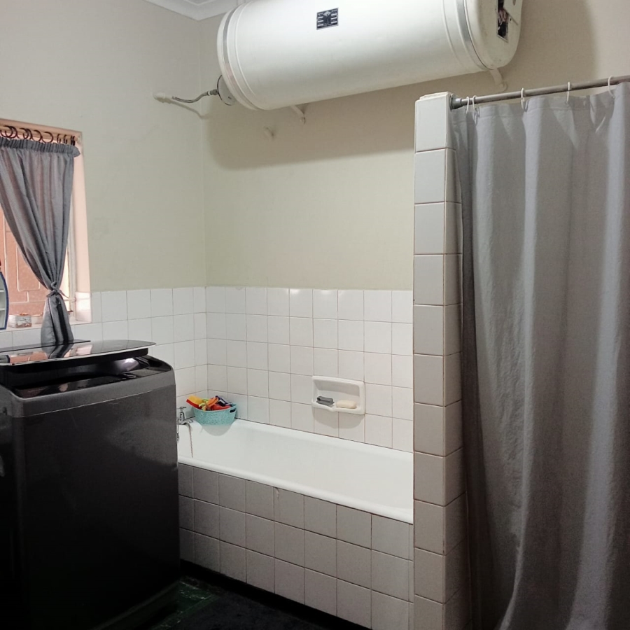 To Let 4 Bedroom Property for Rent in Top Town Eastern Cape